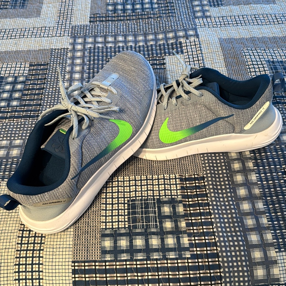 Nike Flex Experience 12